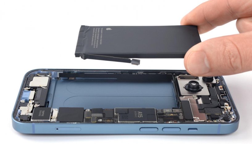 Замена аккумулятора iPhone 14