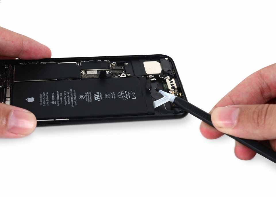 Замена батареи на айфон оригинал. Iphone 7 Battery. Аккумулятор для iphone 7. АКБ iphone 7 Plus. Замена аккумулятора iphone 7.