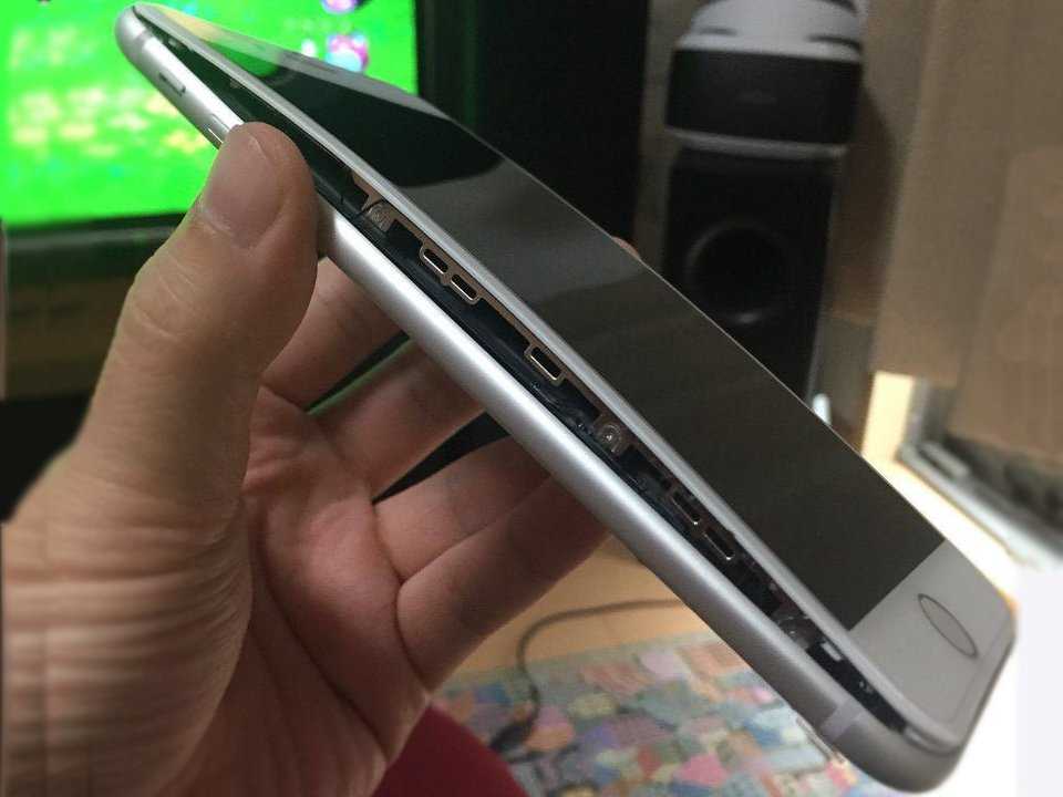 Вздувшийся аккумулятор выдавливает экран Xiaomi 