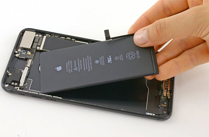 Установка новой батарейки в корпус айфон 12