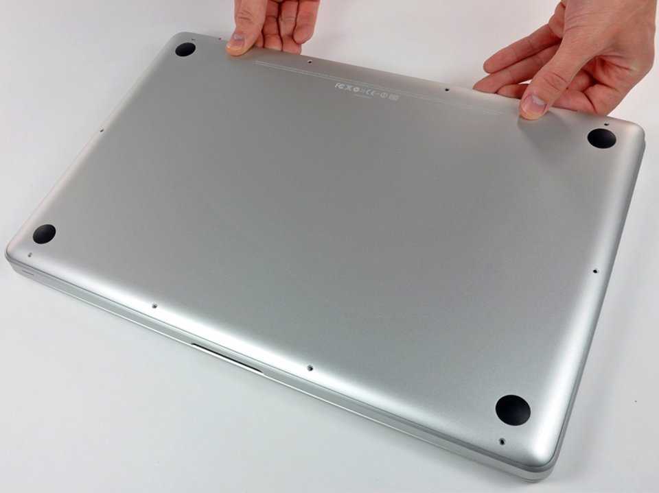 Вскрываем нижнюю крышку ноутбука | PlanetiPhone